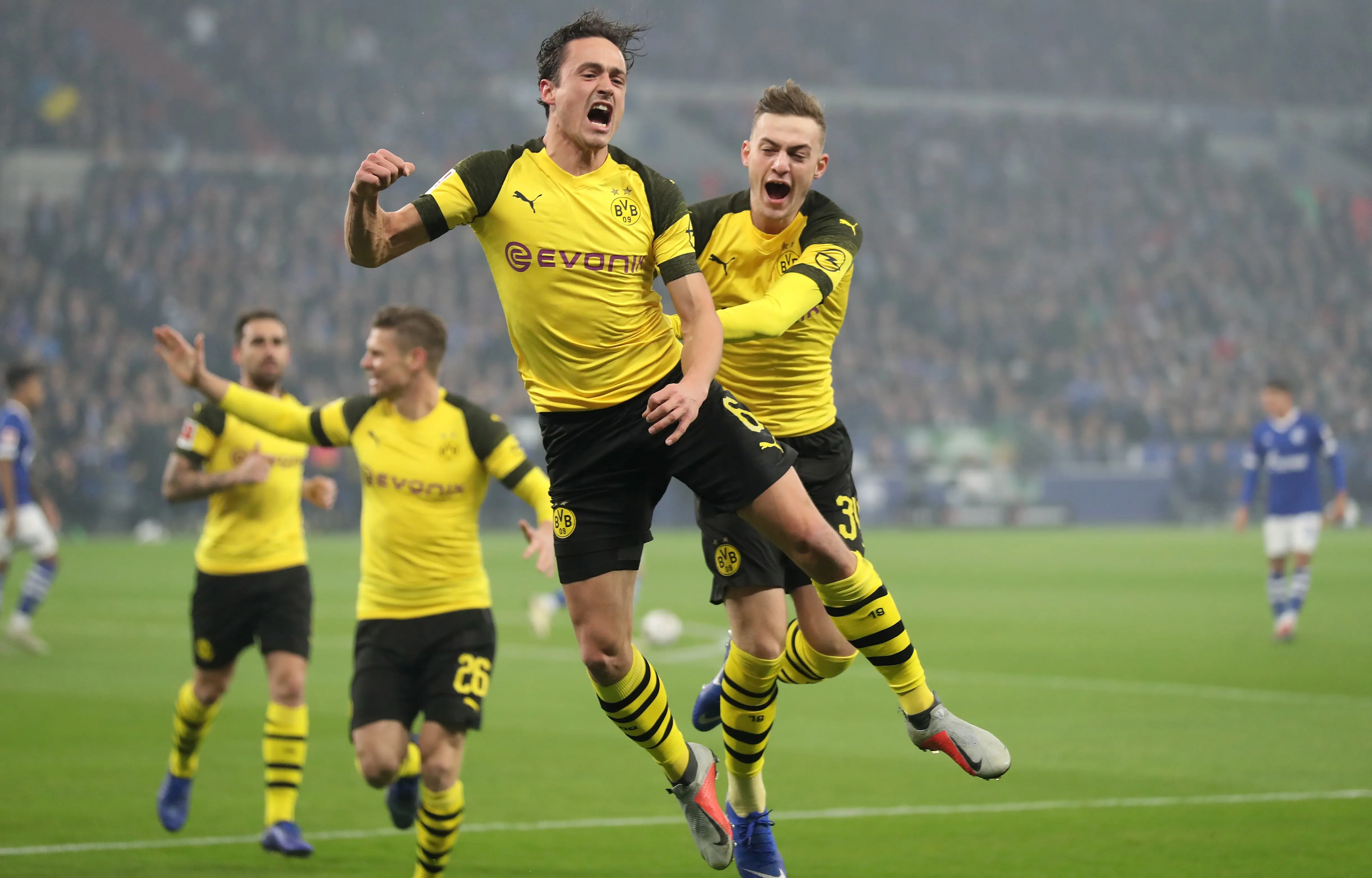 包含多特蒙德遭遇惨败，球队处境不妙的词条