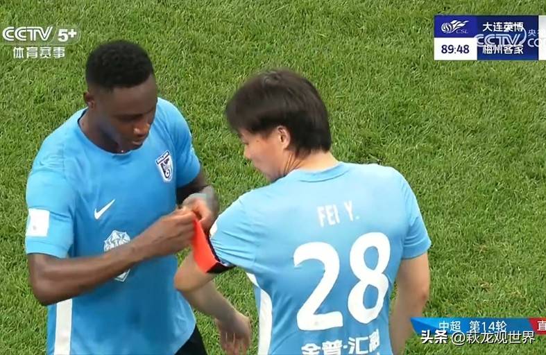 国内足球比赛火热进行，球迷斗志昂扬呐喊声不绝的简单介绍