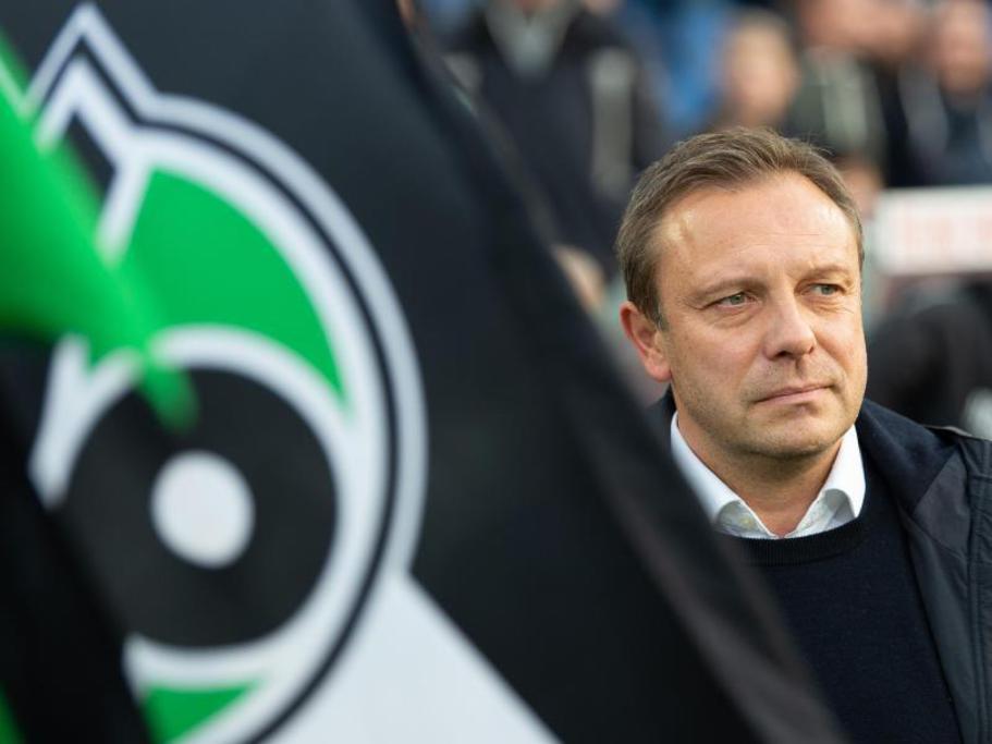 包含汉诺威艰难争胜，为保级拼尽全力的词条