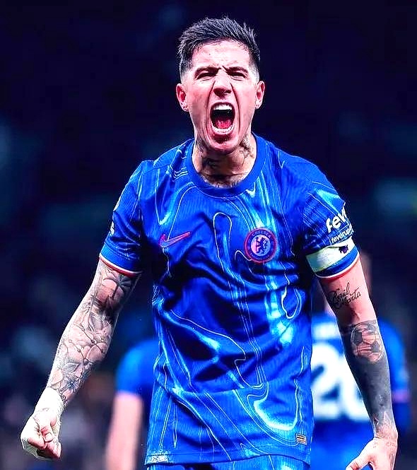 西蒙斯官方公布新规，逆转取胜引发争议，状态爆棚球迷热议！