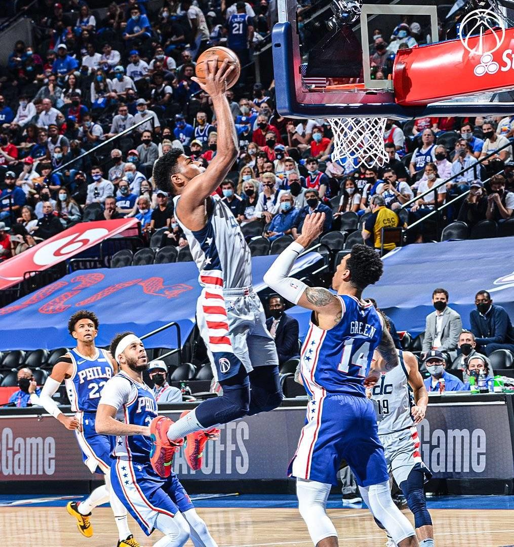 关于波尔津吉斯狂砍米切尔分，黄蜂迎来新赛季高光！的信息