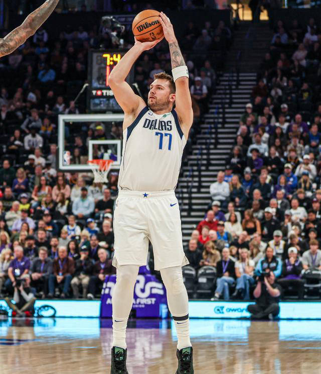 关于火箭绝杀时刻，东契奇点燃赛场，复出首战轰40分迎来胜利！的信息